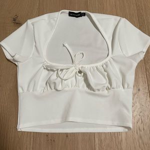 pretty little thing white princess tee size 6, cropped